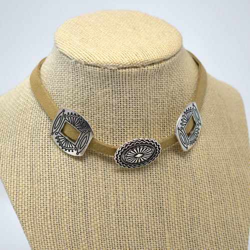 Western Buckle Motif Choker Necklace