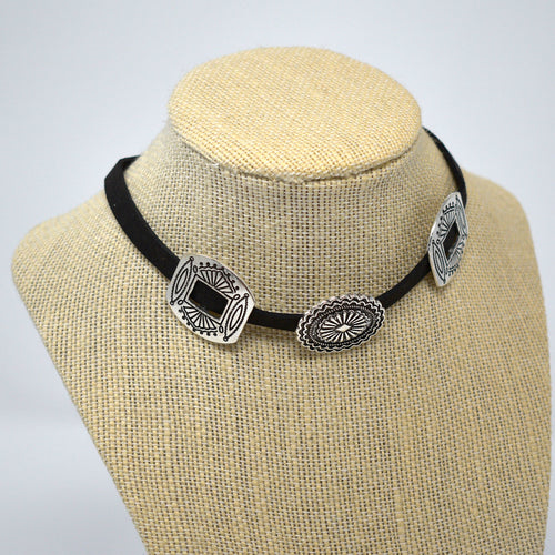 Western Buckle Motif Choker Necklace